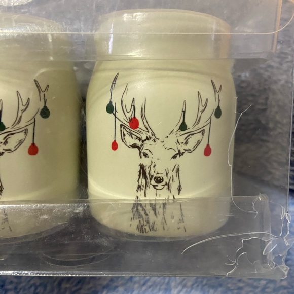 Reindeer Ceramic Salt & Pepper Shaker Set - Picture 5 of 6